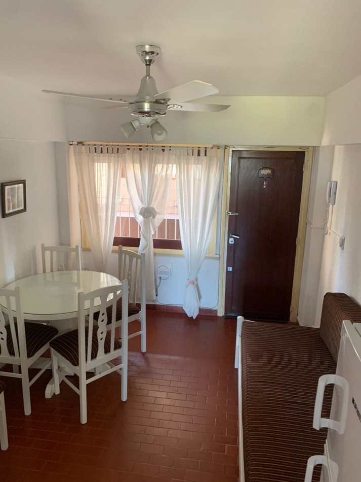 Venta Depto 2 Amb Con Balcon Al Frente Y Cochera Cubierta