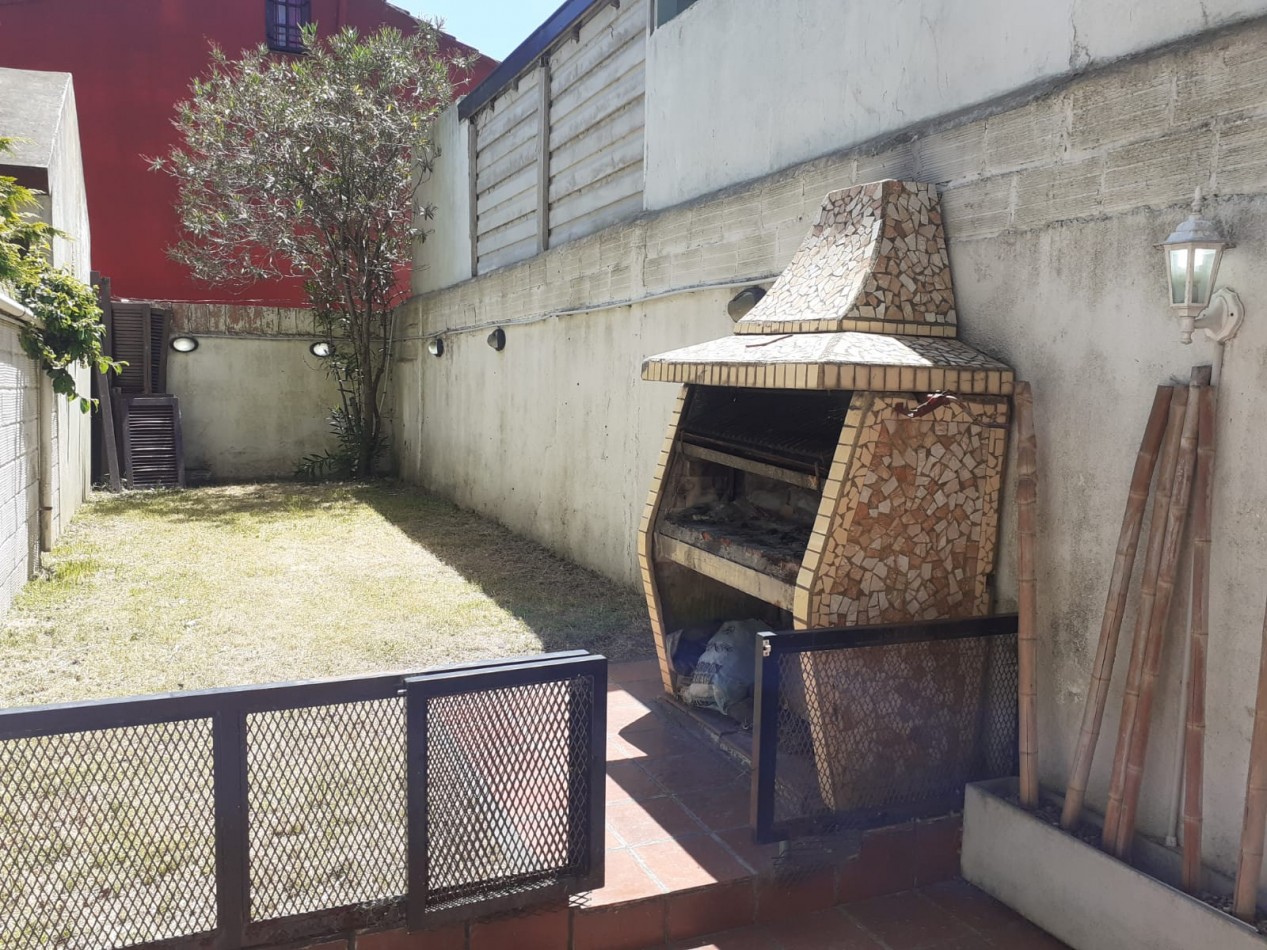 Venta Amplio Triplex Con Garage Cubierto