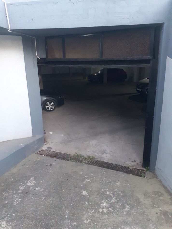 Cochera Cubierta En Venta, San Bernardo