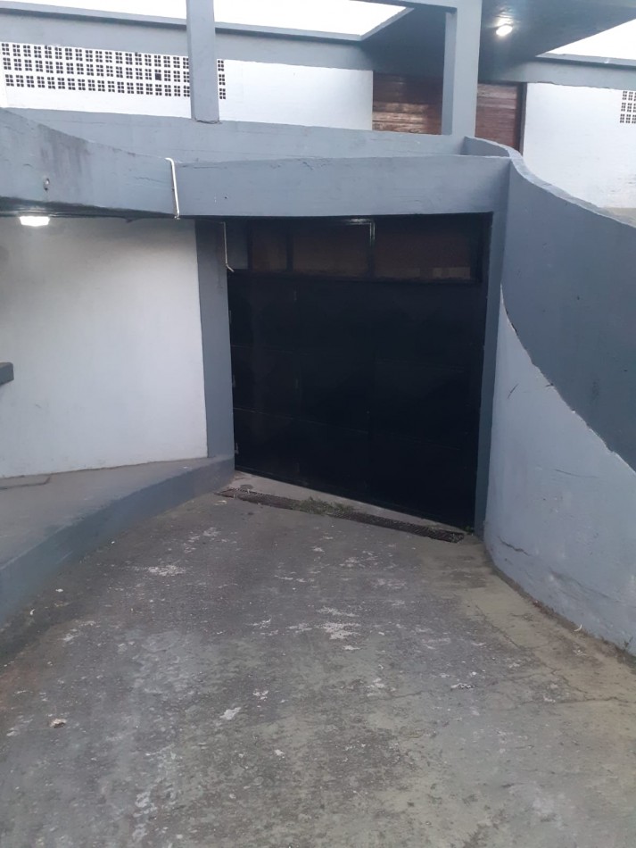 Cochera Cubierta En Venta, San Bernardo