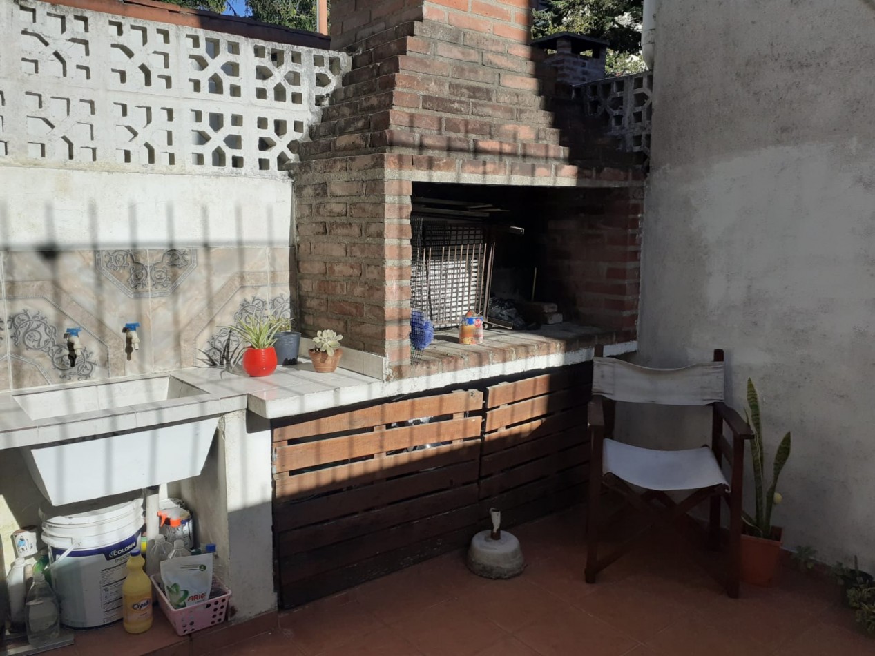 Venta Impecable Duplex Con Patio Y Espacio Vehicular