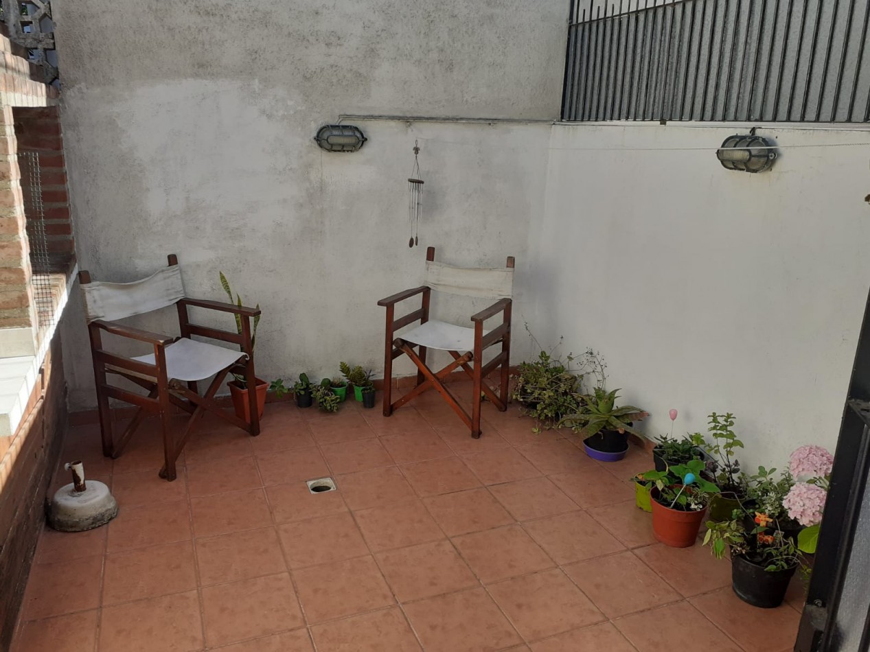 Venta Impecable Duplex Con Patio Y Espacio Vehicular