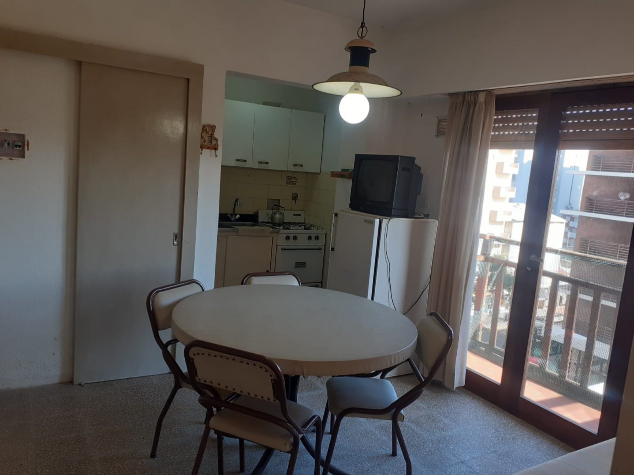 ALQ. TEMP DEPTO 2 AMB EN PLENO CENTRO A 1 CUADRA DEL MAR